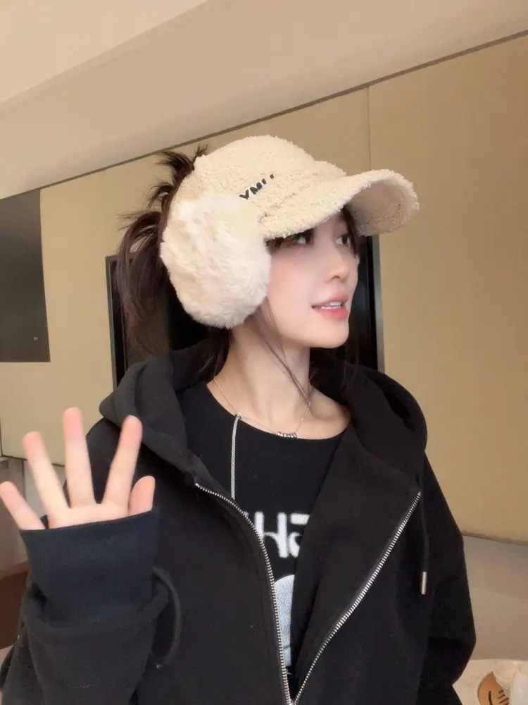 Women's 2025 Duckbill Cap with Detachable Plush Earmuffs — feature 4