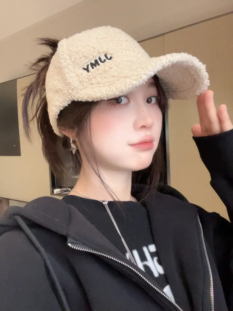 Women's 2025 Duckbill Cap with Detachable Plush Earmuffs — feature 8