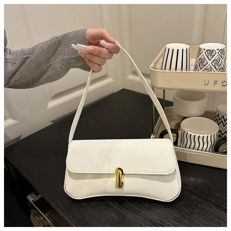 Black Peptide Leather Shoulder Bag for Women Autumn 2025 — feature 6