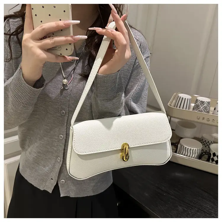 Black Peptide Leather Shoulder Bag for Women Autumn 2025 — feature 8