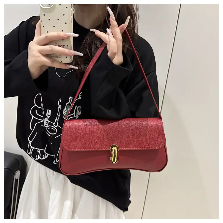 Black Peptide Leather Shoulder Bag for Women Autumn 2025 — feature 9