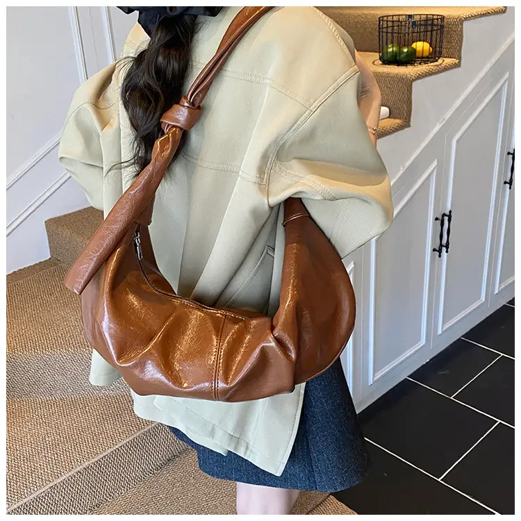 Retro Red Leather Shoulder Bag for Women 2025 — feature 15