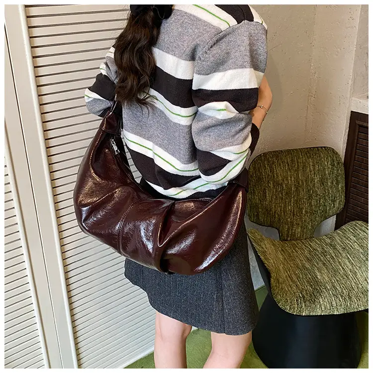 Retro Red Leather Shoulder Bag for Women 2025 — feature 17