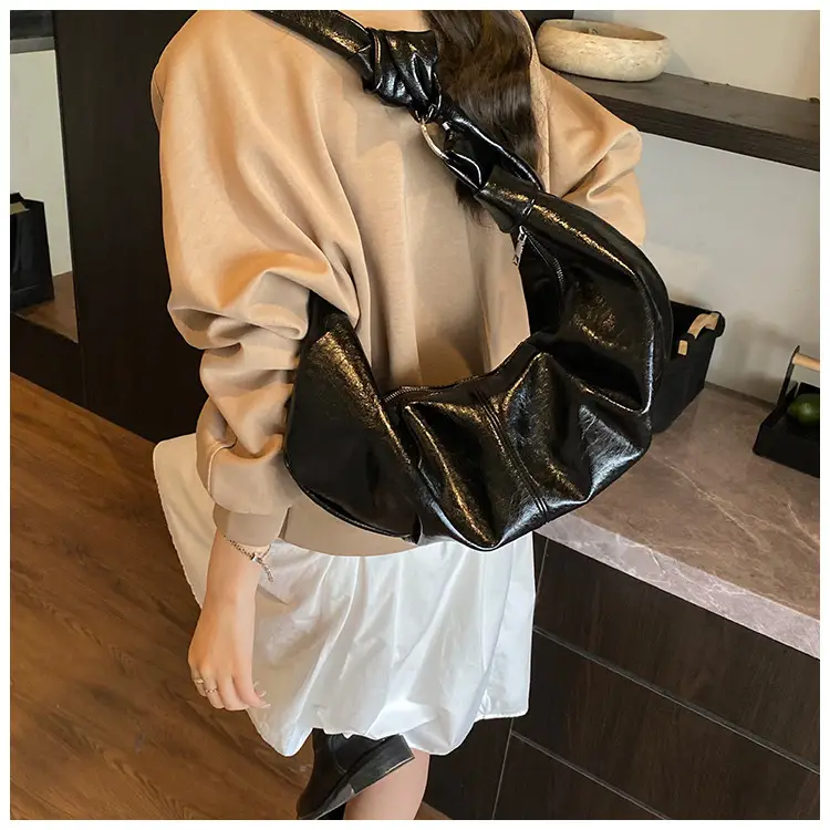 Retro Red Leather Shoulder Bag for Women 2025 — feature 21