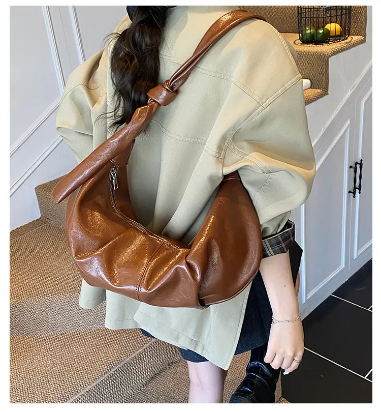 Retro Red Leather Shoulder Bag for Women 2025 — feature 4
