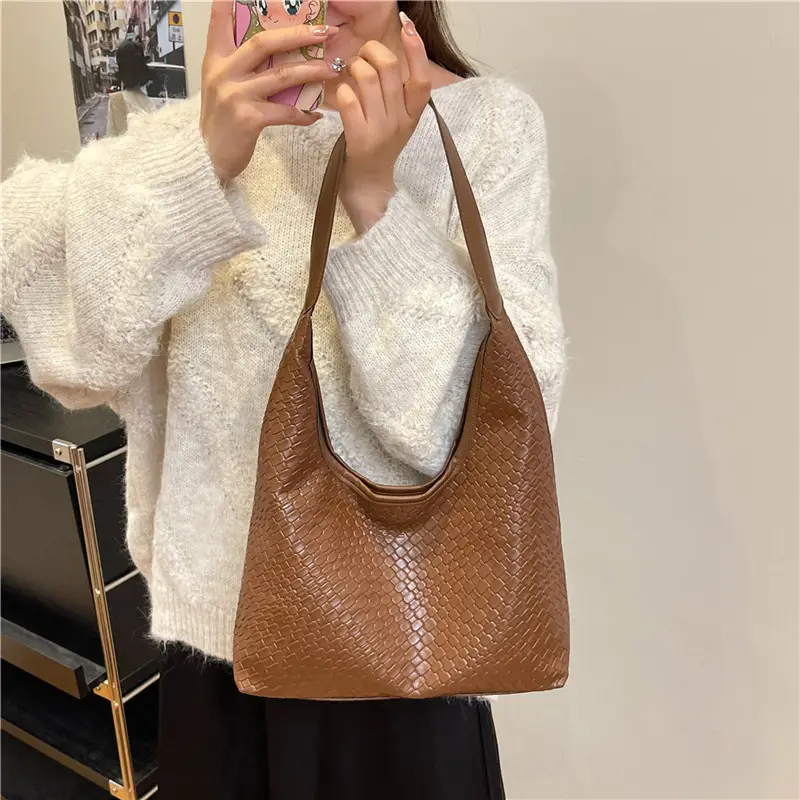 Black Woven Shoulder Bag Large Capacity 2025 - Image 6