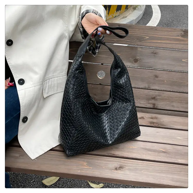 Black Woven Shoulder Bag Large Capacity 2025 — feature 12