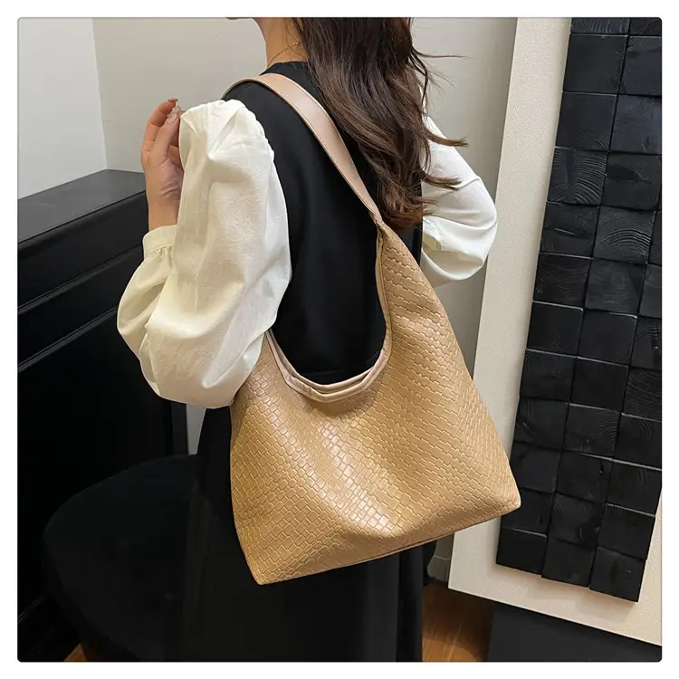 Black Woven Shoulder Bag Large Capacity 2025 — feature 18