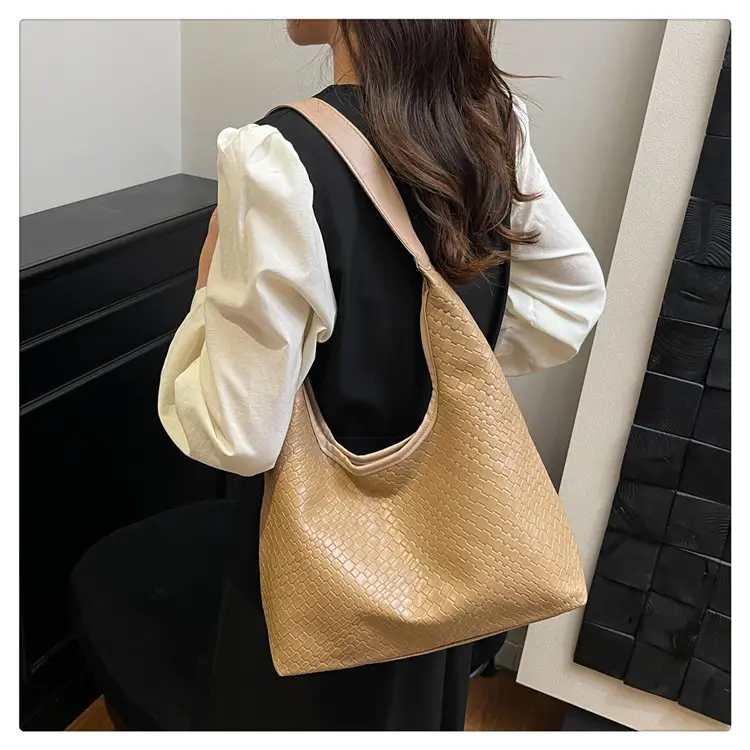 Black Woven Shoulder Bag Large Capacity 2025 — feature 19