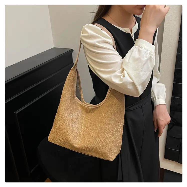 Black Woven Shoulder Bag Large Capacity 2025 — feature 21