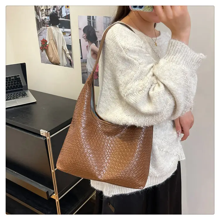 Black Woven Shoulder Bag Large Capacity 2025 — feature 22