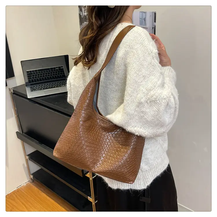 Black Woven Shoulder Bag Large Capacity 2025 — feature 23