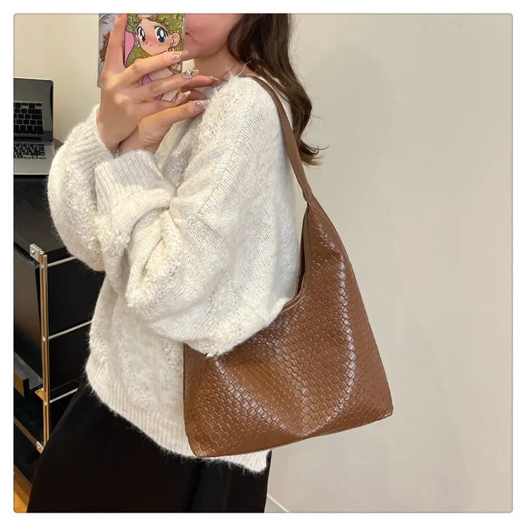 Black Woven Shoulder Bag Large Capacity 2025 — feature 24