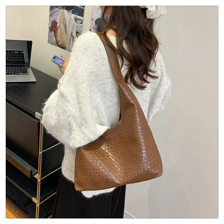 Black Woven Shoulder Bag Large Capacity 2025 — feature 25