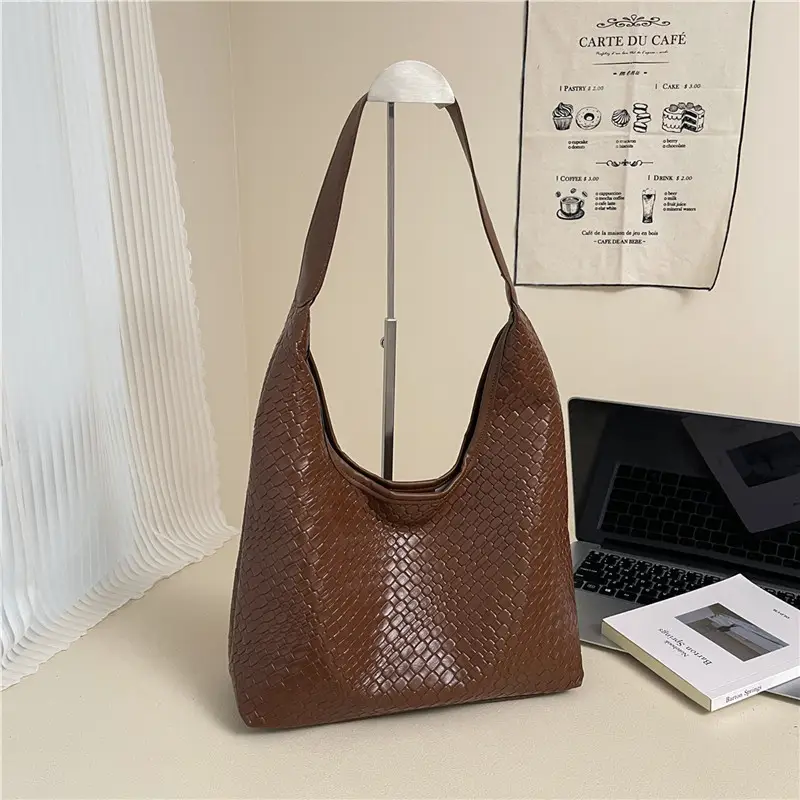 Black Woven Shoulder Bag Large Capacity 2025 - Image 2