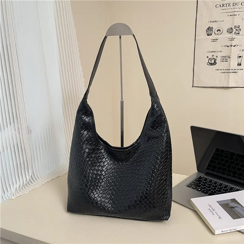 Black Woven Shoulder Bag Large Capacity 2025 - Image 3