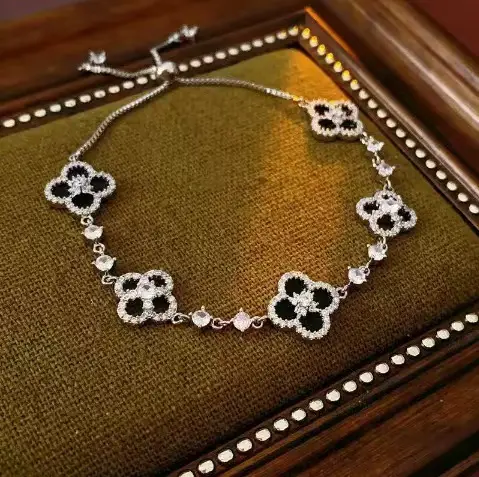 Lucky Clover Bracelet for Women with Pearl & Gold Silver — feature 7