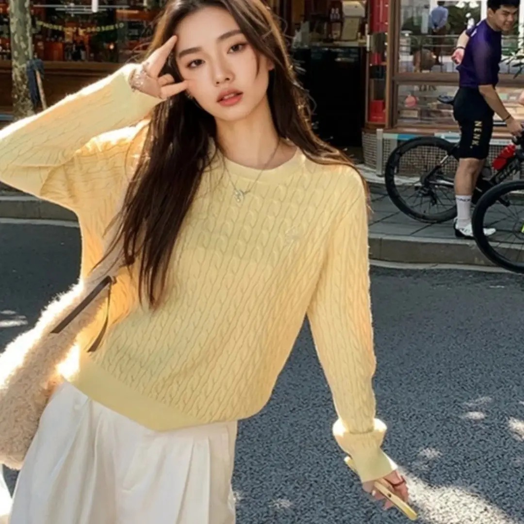 Twist Knit Pullover Sweater with a High-End Feel, Women's 2026 New Autumn and Winter Slim-Fit Short Top