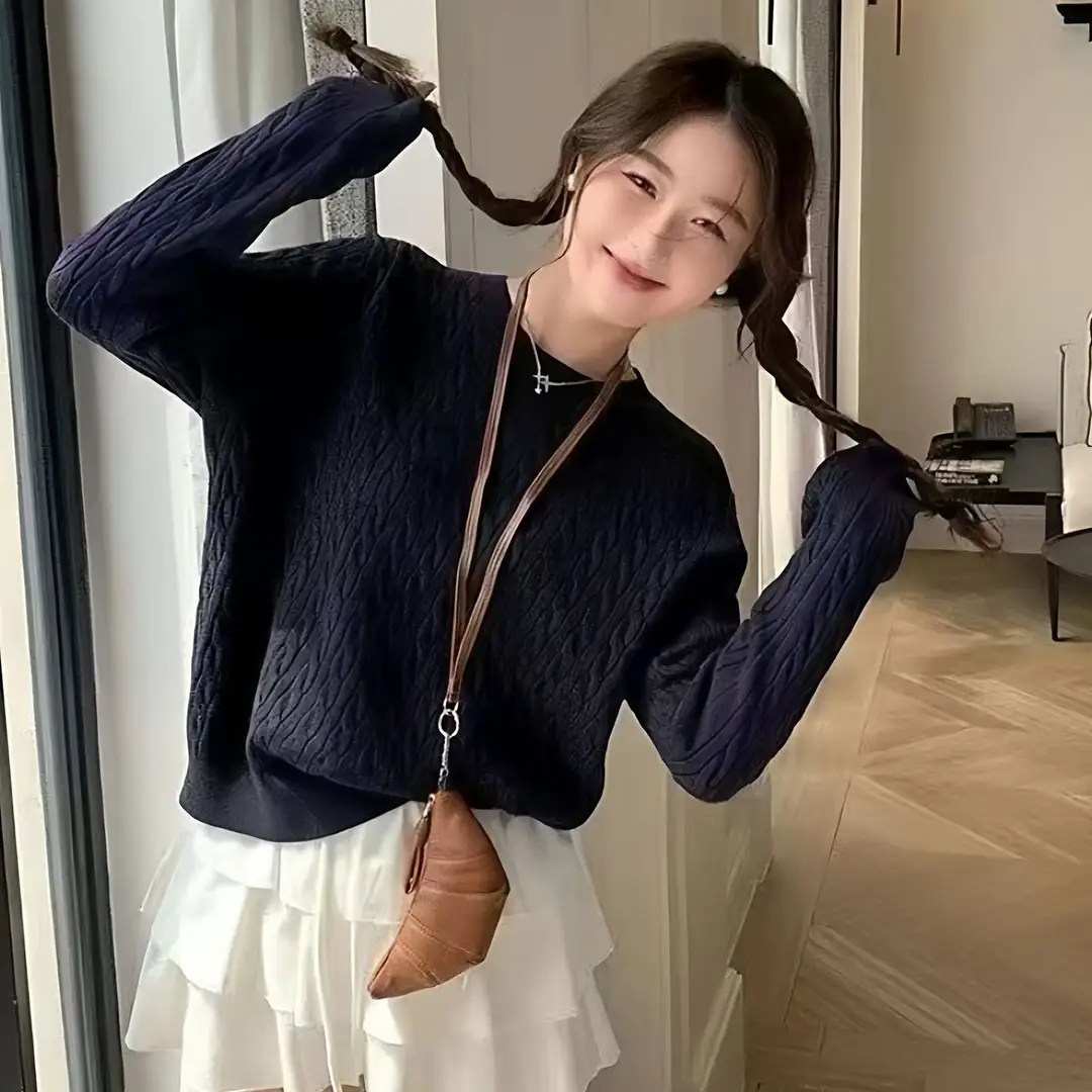 Twist Knit Pullover Sweater with a High-End Feel, Women's 2026 New Autumn and Winter Slim-Fit Short Top