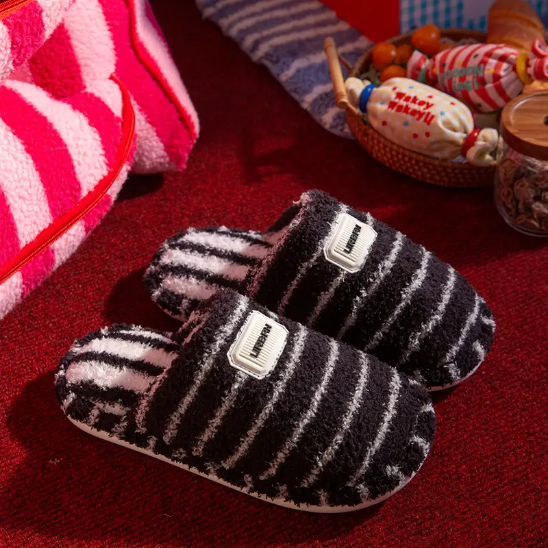 Winter Thickeneded Woolen Cotton Slippers for Women's Home Non-Slip Warm Flip-Flops Indoor and Outdoor Soft-Soled Couple Cotton Slippers - Image 4