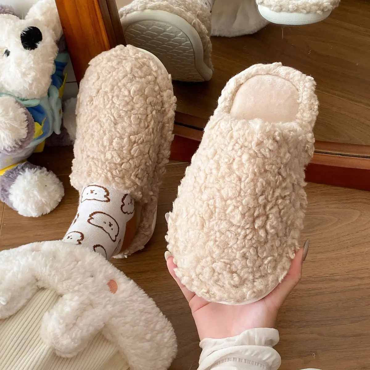 White Wool Fluffy Slippers for Women Winter Comfort — feature 32