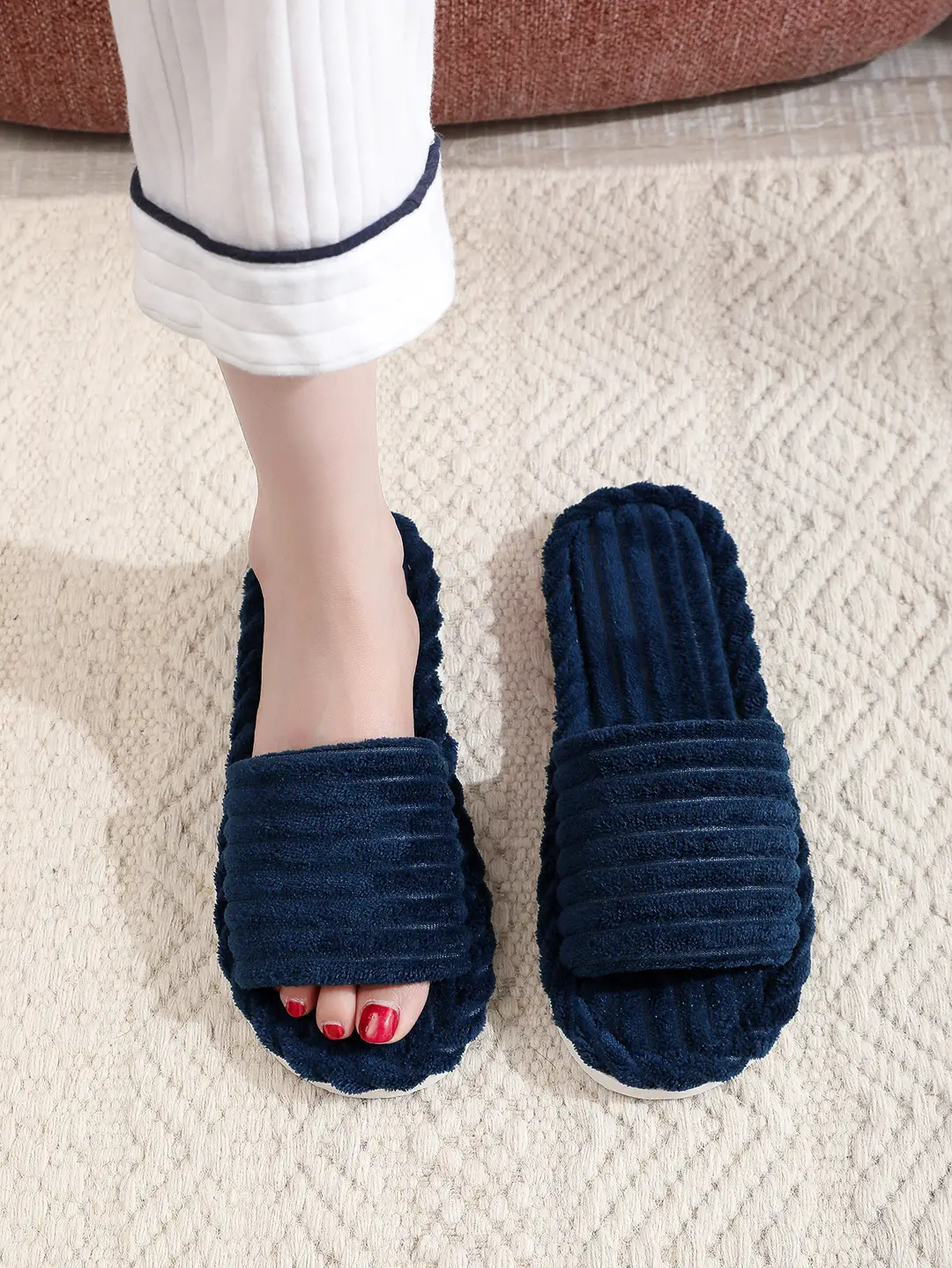 Women's Autumn and Winter Indoor and Outdoor Thick-Soled Warm Plush Maternity Slippers with Open Toe and Foam Lining — feature 3