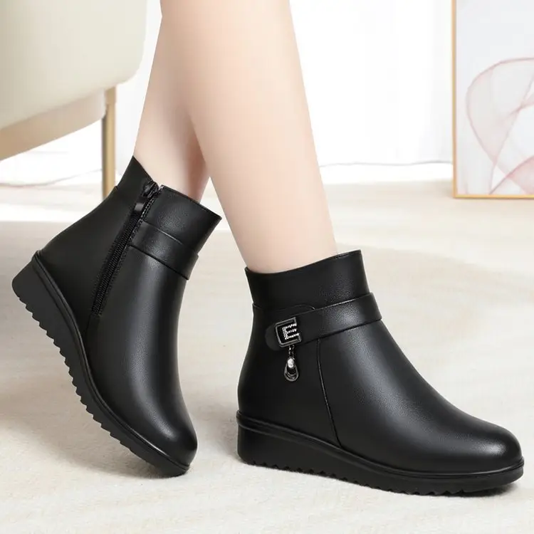 Women's Black Fleece-Lined Winter Boots with Zipper Closure