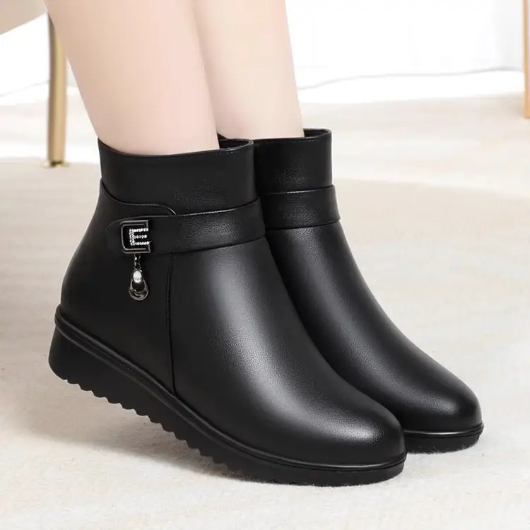 Women's Black Fleece-Lined Winter Boots with Zipper Closure — feature 3