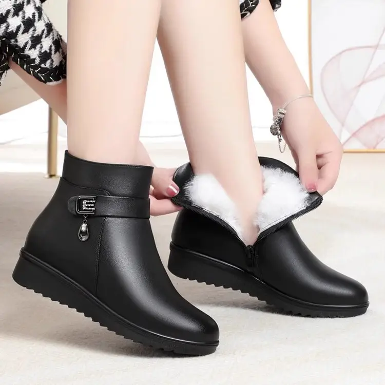 Women's Black Fleece-Lined Winter Boots with Zipper Closure — feature 4