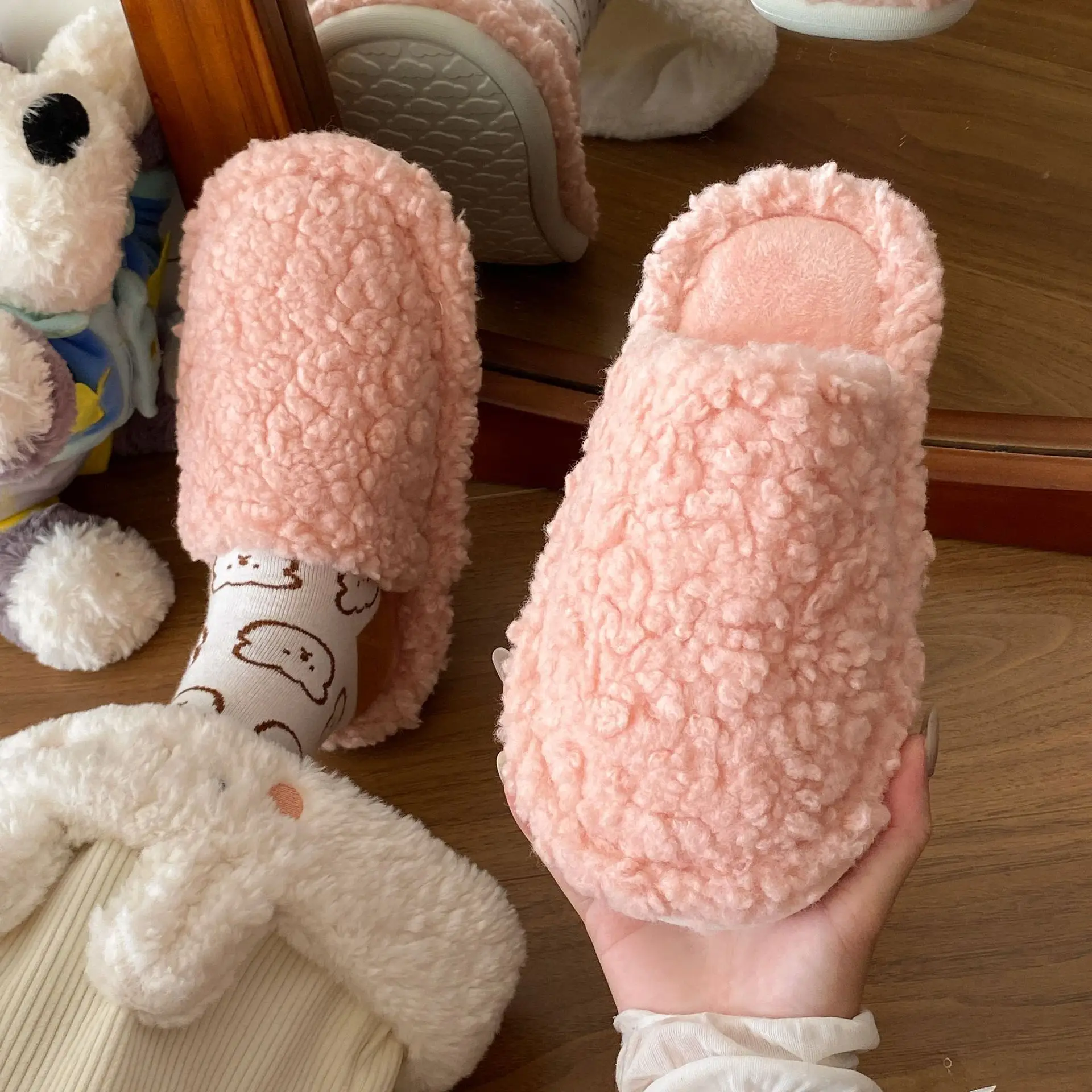 White Soft Slippers for Women Winter Casual Wear