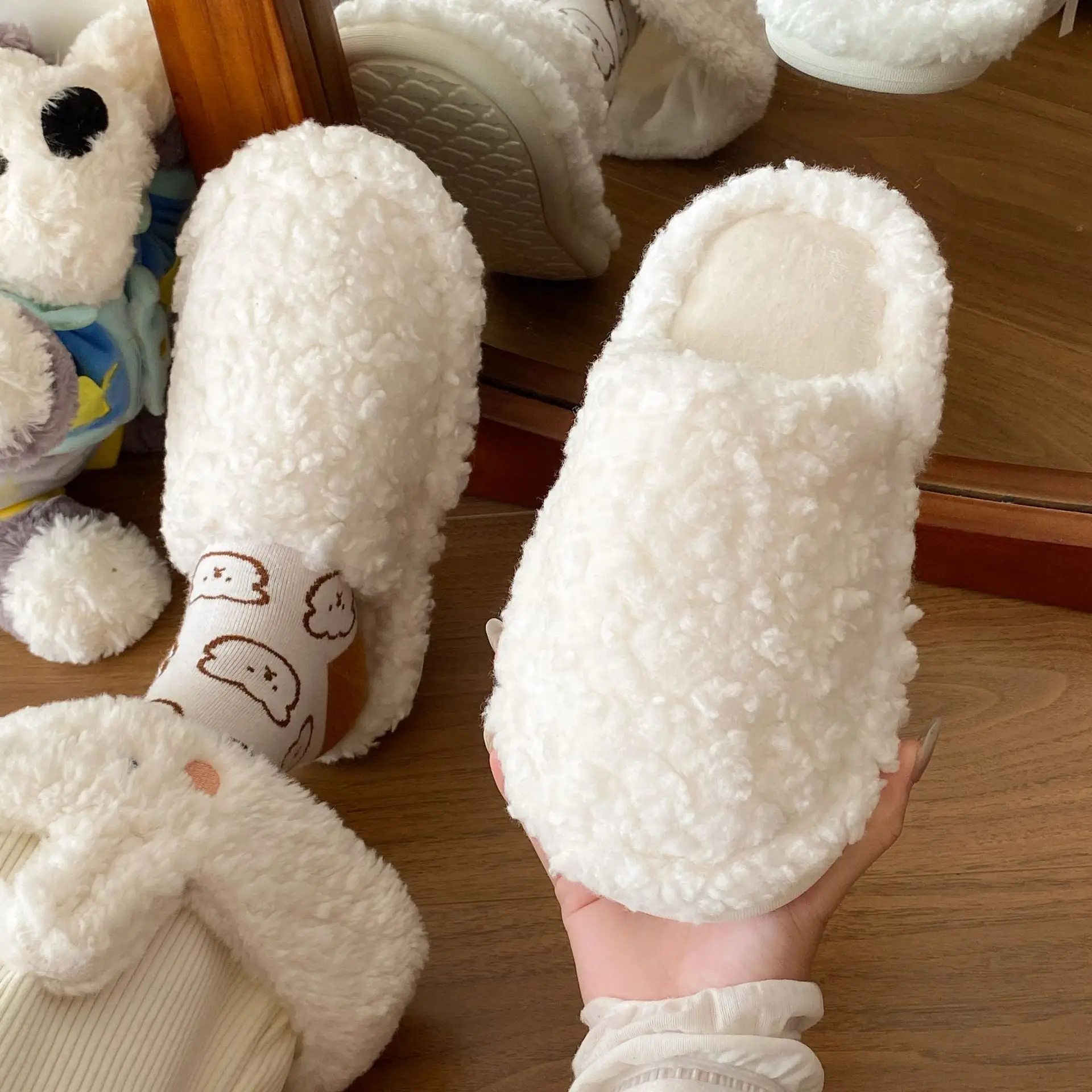 White Soft Slippers for Women Winter Casual Wear