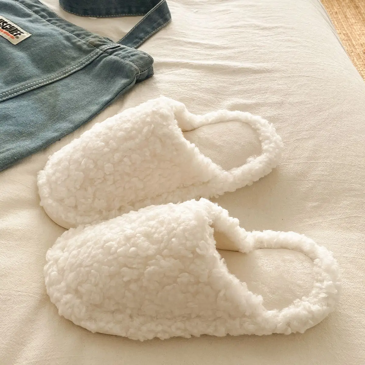 White Soft Slippers for Women Winter Casual Wear — feature 23