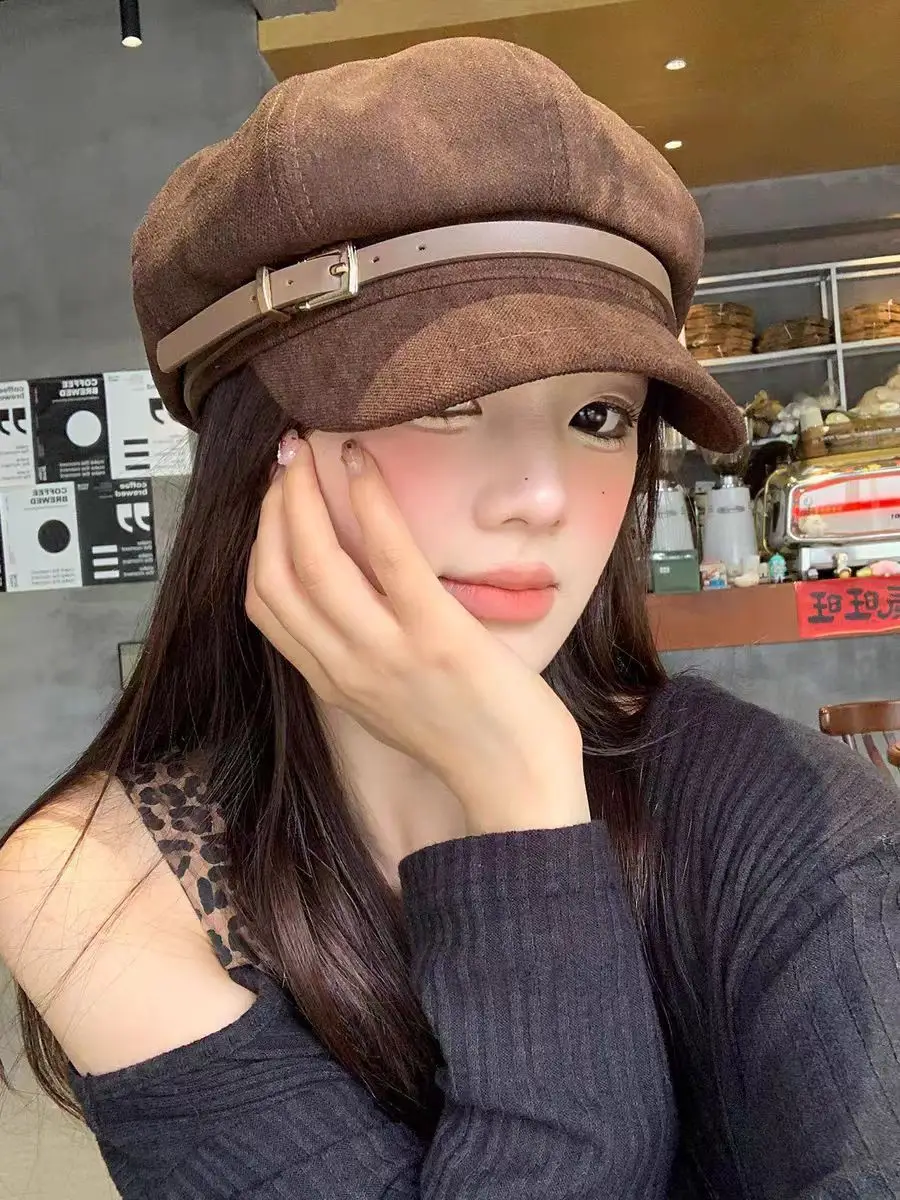 Vintage Suede Beret with Large Cap Dark Brown — feature 2