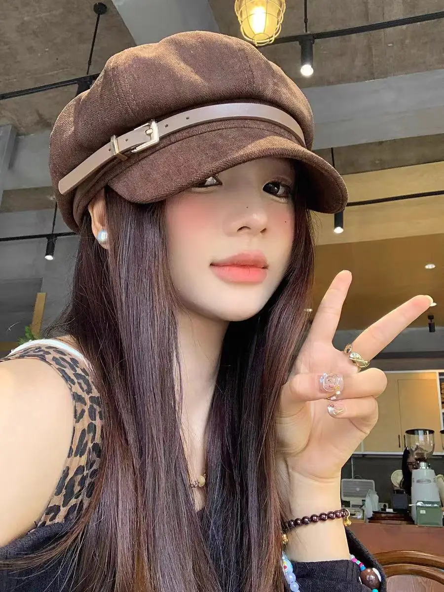 Vintage Suede Beret with Large Cap Dark Brown — feature 5