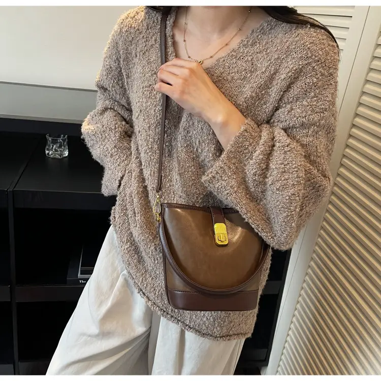 Trendy Brown Crossbody Bag for Women Autumn Winter 2023 — feature 16