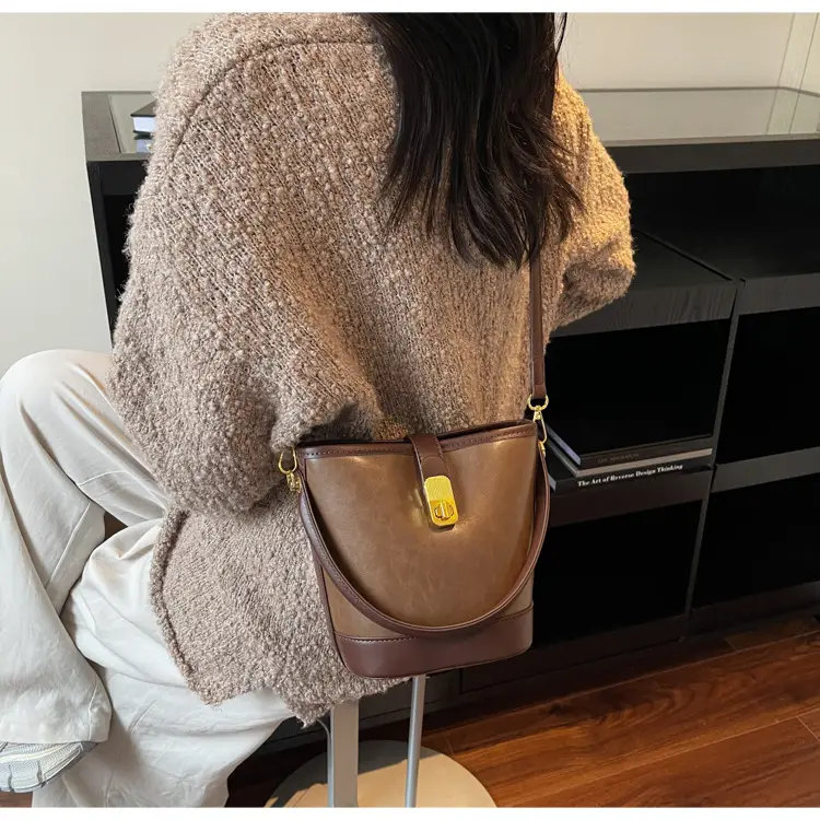 Trendy Brown Crossbody Bag for Women Autumn Winter 2023 — feature 18