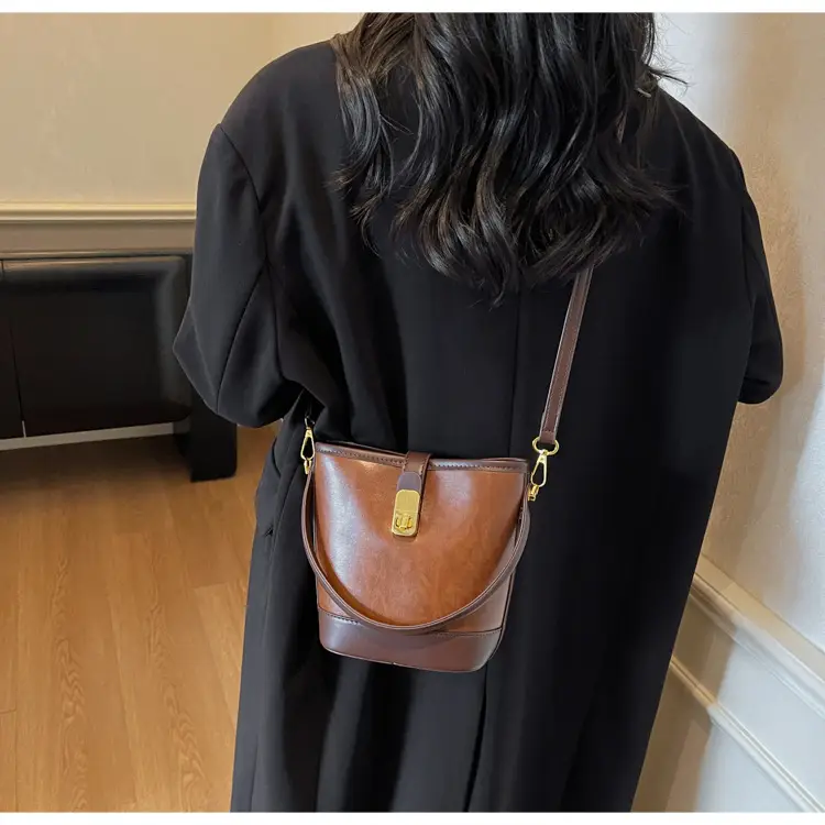 Trendy Brown Crossbody Bag for Women Autumn Winter 2023 — feature 23