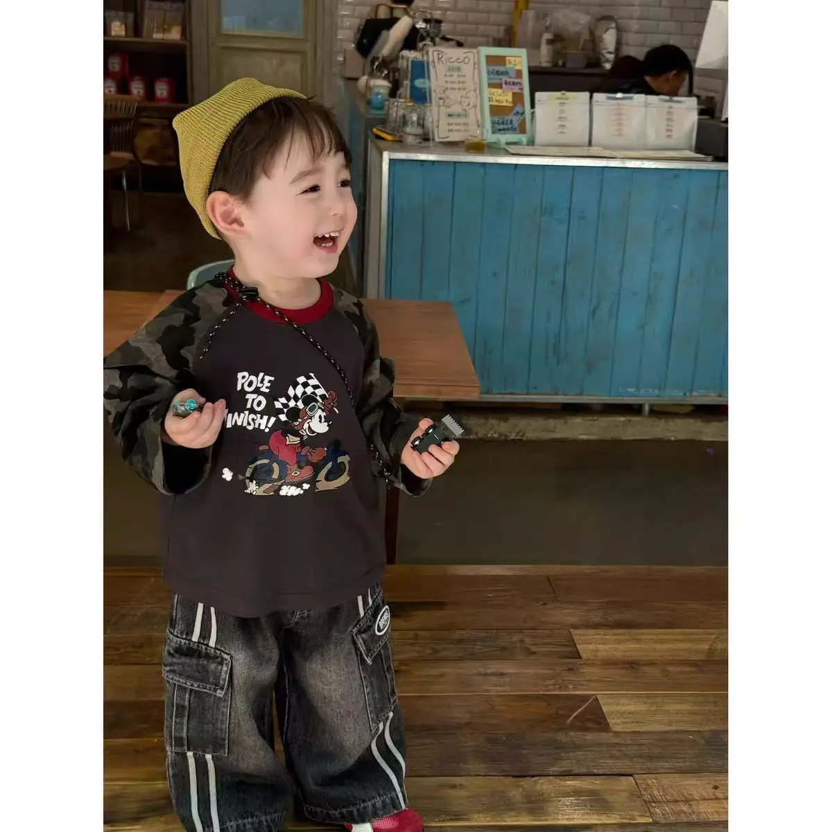 Boys' Korean Cartoon T-Shirt Pocket Jeans Two-Piece Set — feature 1