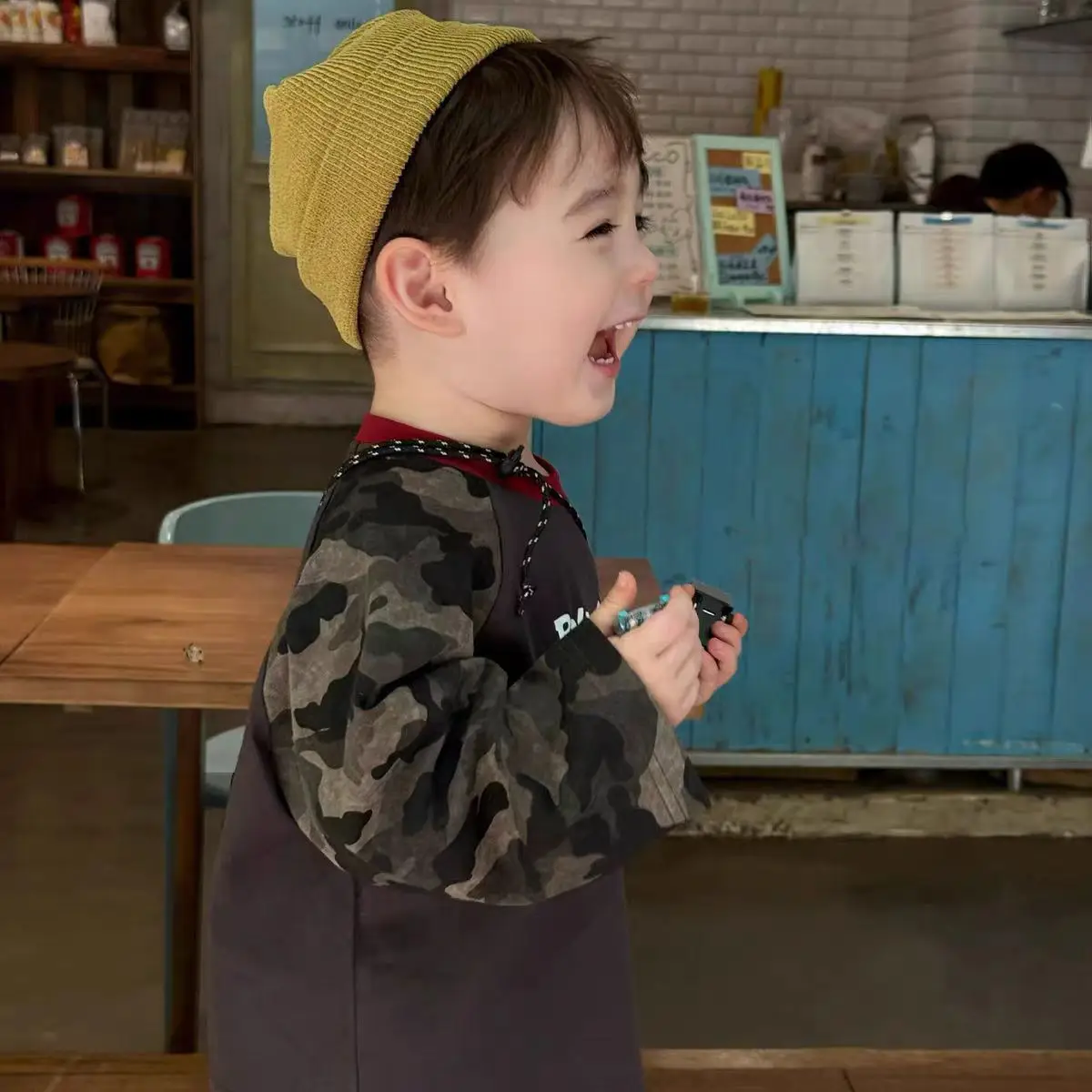 Boys' Korean Cartoon T-Shirt Pocket Jeans Two-Piece Set — feature 3