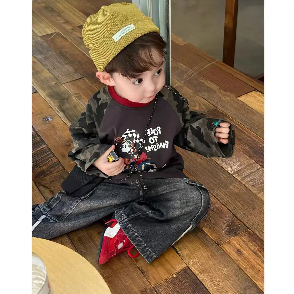 Boys' Korean Cartoon T-Shirt Pocket Jeans Two-Piece Set — feature 5