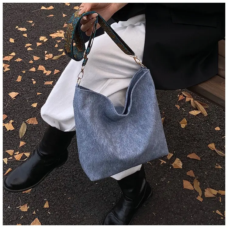 Women Crossbody Bag with Paisley Strap Large Capacity — feature 23