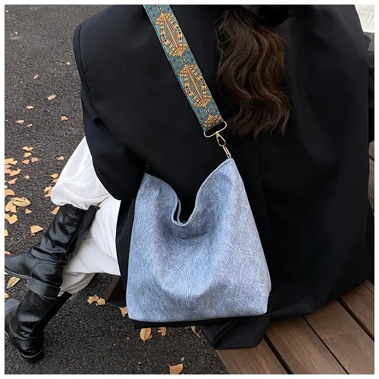 Women Crossbody Bag with Paisley Strap Large Capacity — feature 24