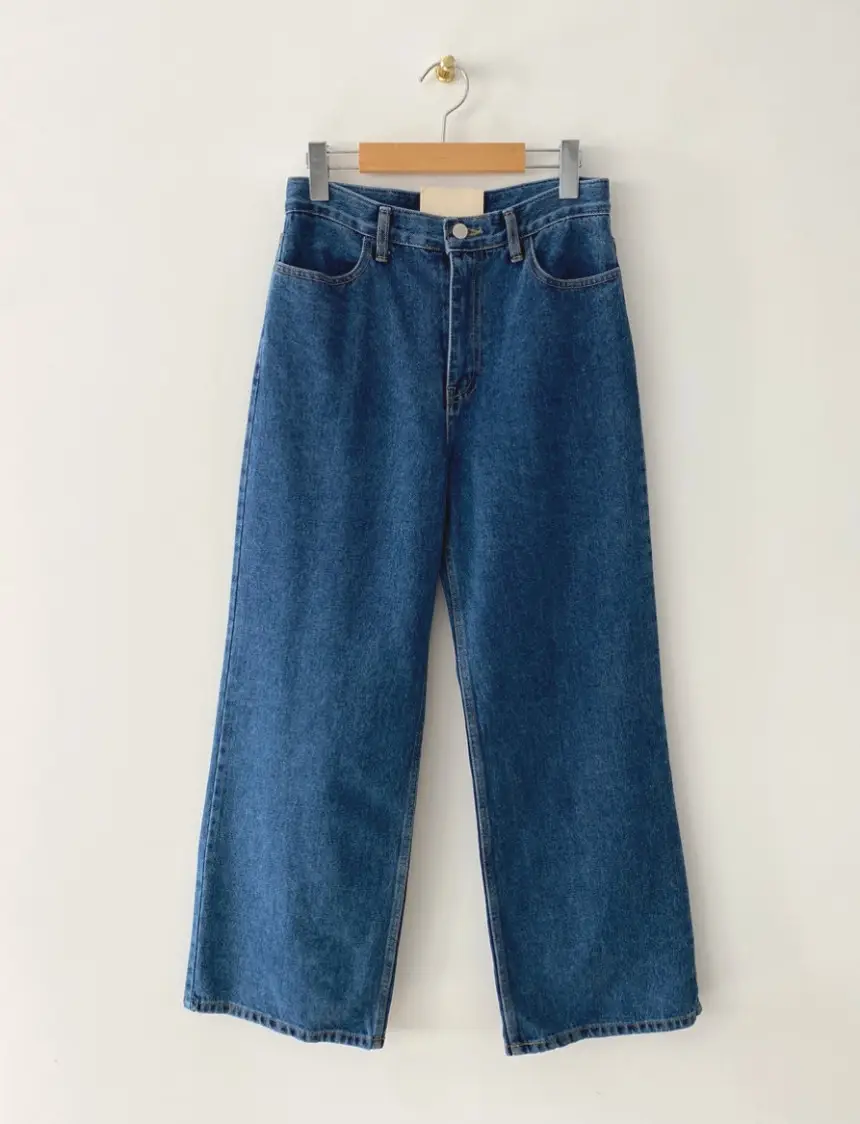 Women Blue Wide Leg Jeans with High Waist Korean Style Outfit — feature 36