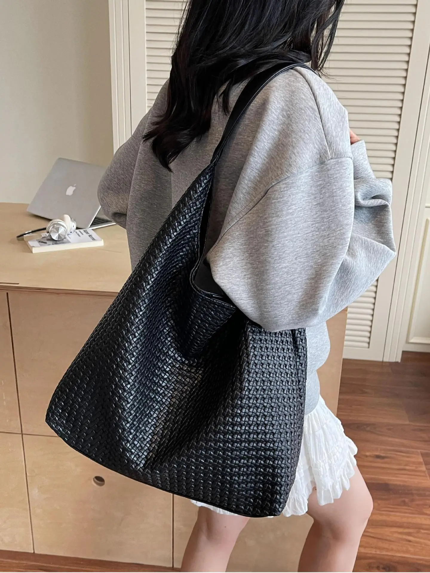 Brown Woven Tote Bag for Women Large Capacity Shoulder Carry - Image 8