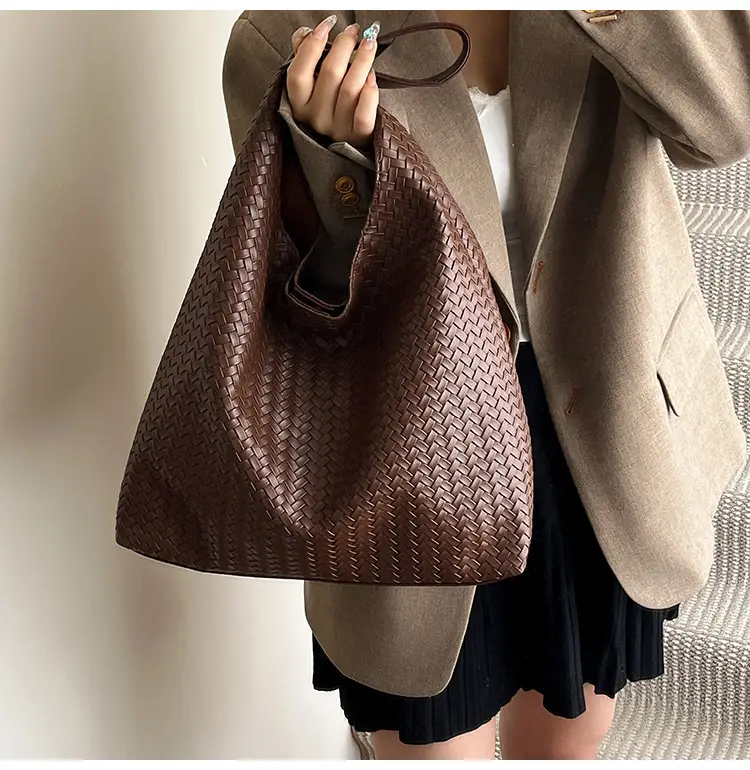 Brown Woven Shoulder Bag for Women Large Capacity — feature 17