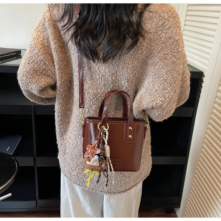 Women's Retro Casual Shoulder Bag Brown Leather 2025 — feature 19