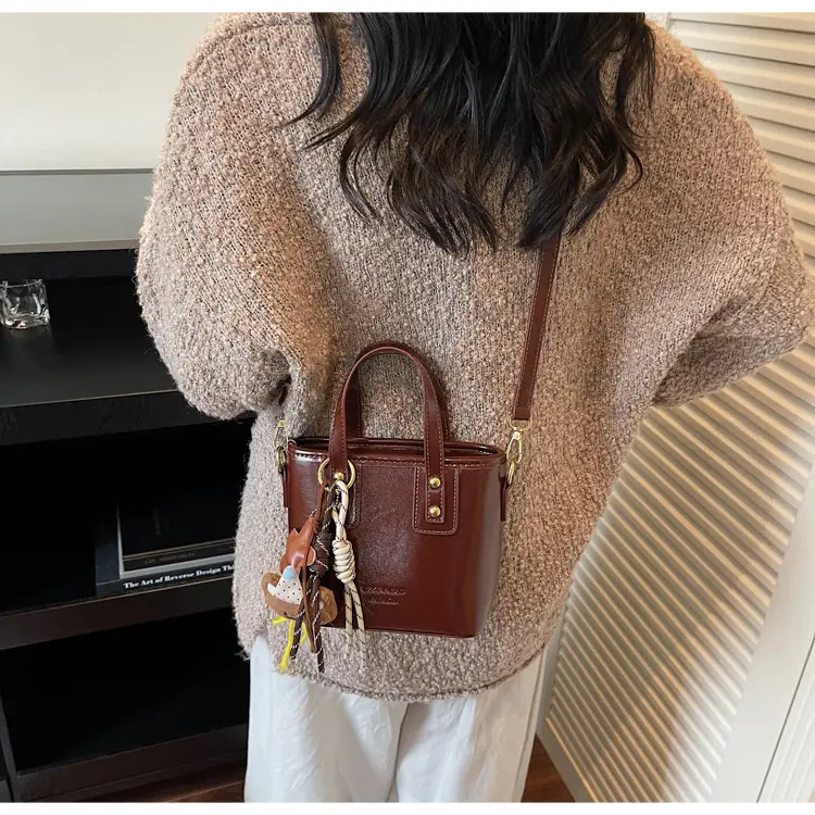 Women's Retro Casual Shoulder Bag Brown Leather 2025 — feature 20