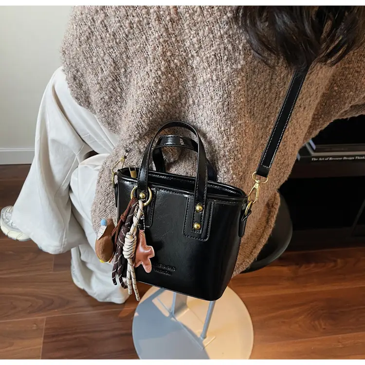 Women's Retro Casual Shoulder Bag Brown Leather 2025 — feature 21