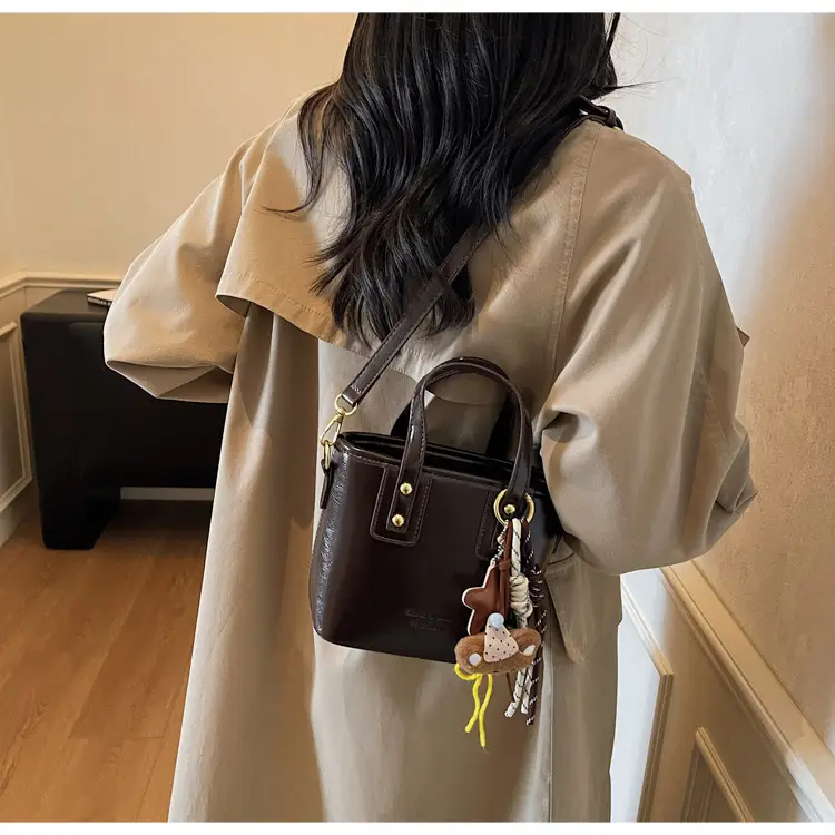 Women's Retro Casual Shoulder Bag Brown Leather 2025 — feature 23