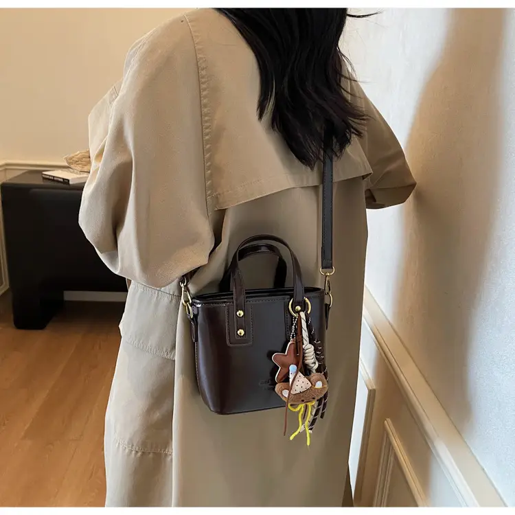 Women's Retro Casual Shoulder Bag Brown Leather 2025 — feature 24